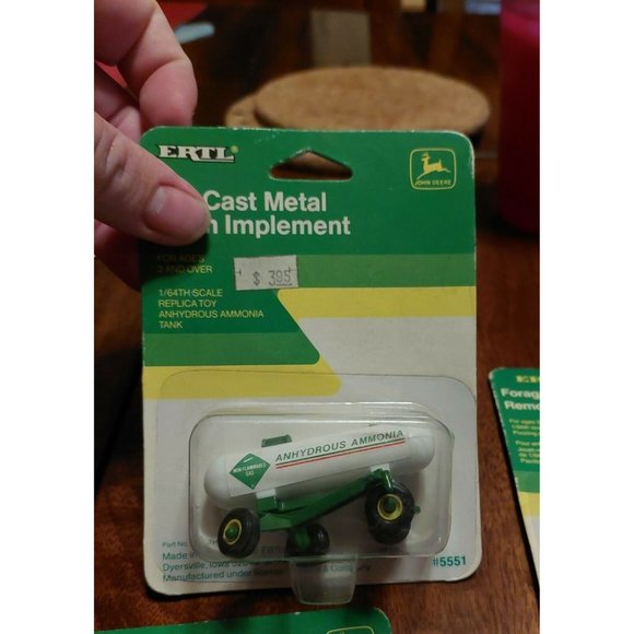 ERTL John Deere Die Cast Metal Farm Implement 1:64 Anhydrous Ammonia Tank #5551 - Picture 1 of 1